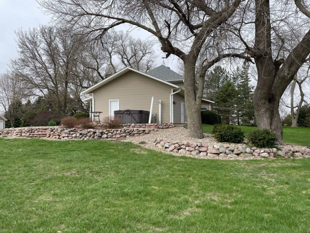 Iowa Auction Group Acreage & Personal Property Auction Details